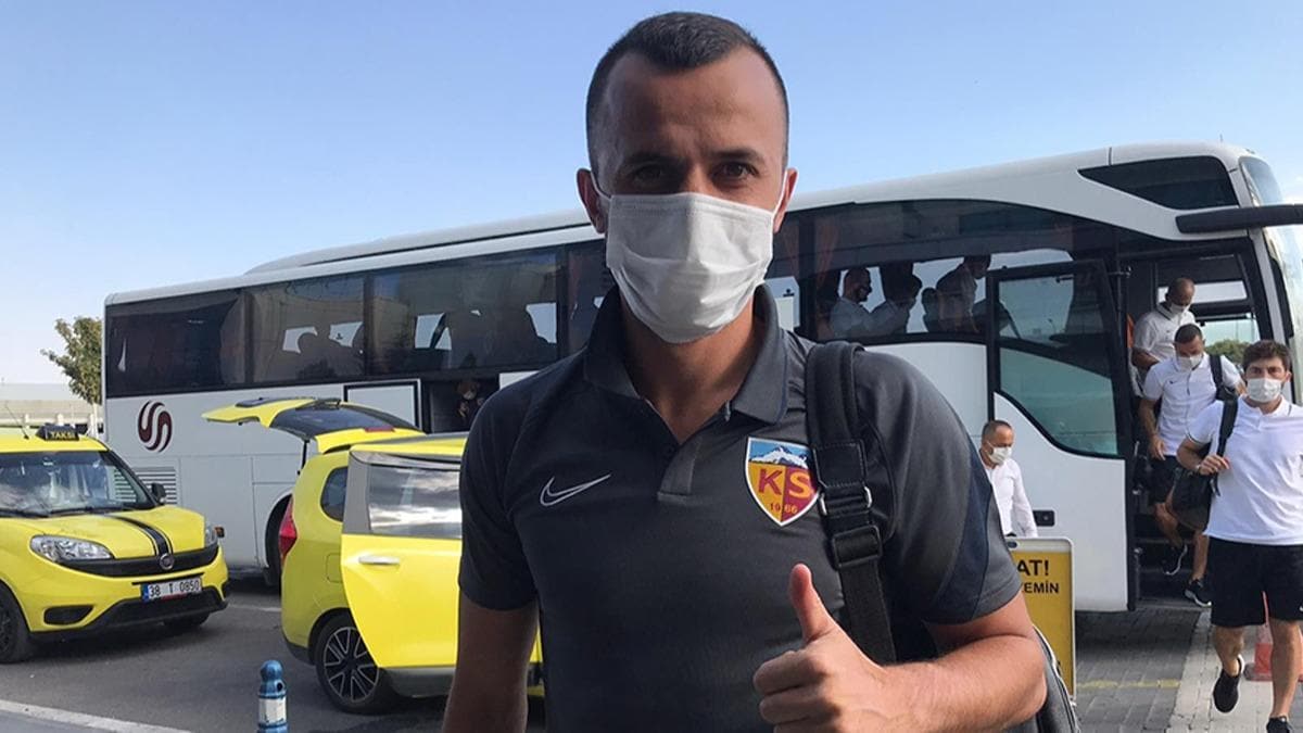 lhan Parlak yuvasna dnd iin ok mutlu