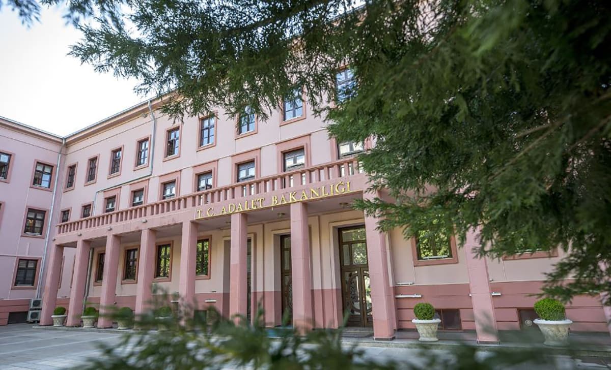 Resmi Gazete'de yay�mland�: Adalet Bakanl��� 1100 icra m�d�r� ve m�d�r yard�mc�s� alacak