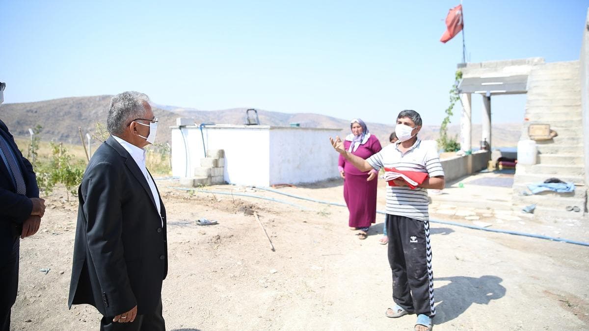 Kayseri Bykehir Belediye Bakan Memduh Bykkl'n ''Trk bayra'' hassasiyeti