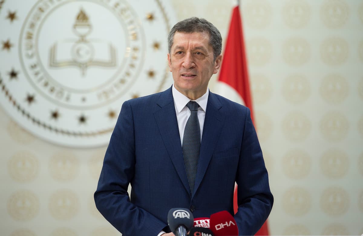 Bakan Sel�uk: EBA canl� dersleri ilkokul ��rencileri i�in t�m g�ne ��kar�ld�