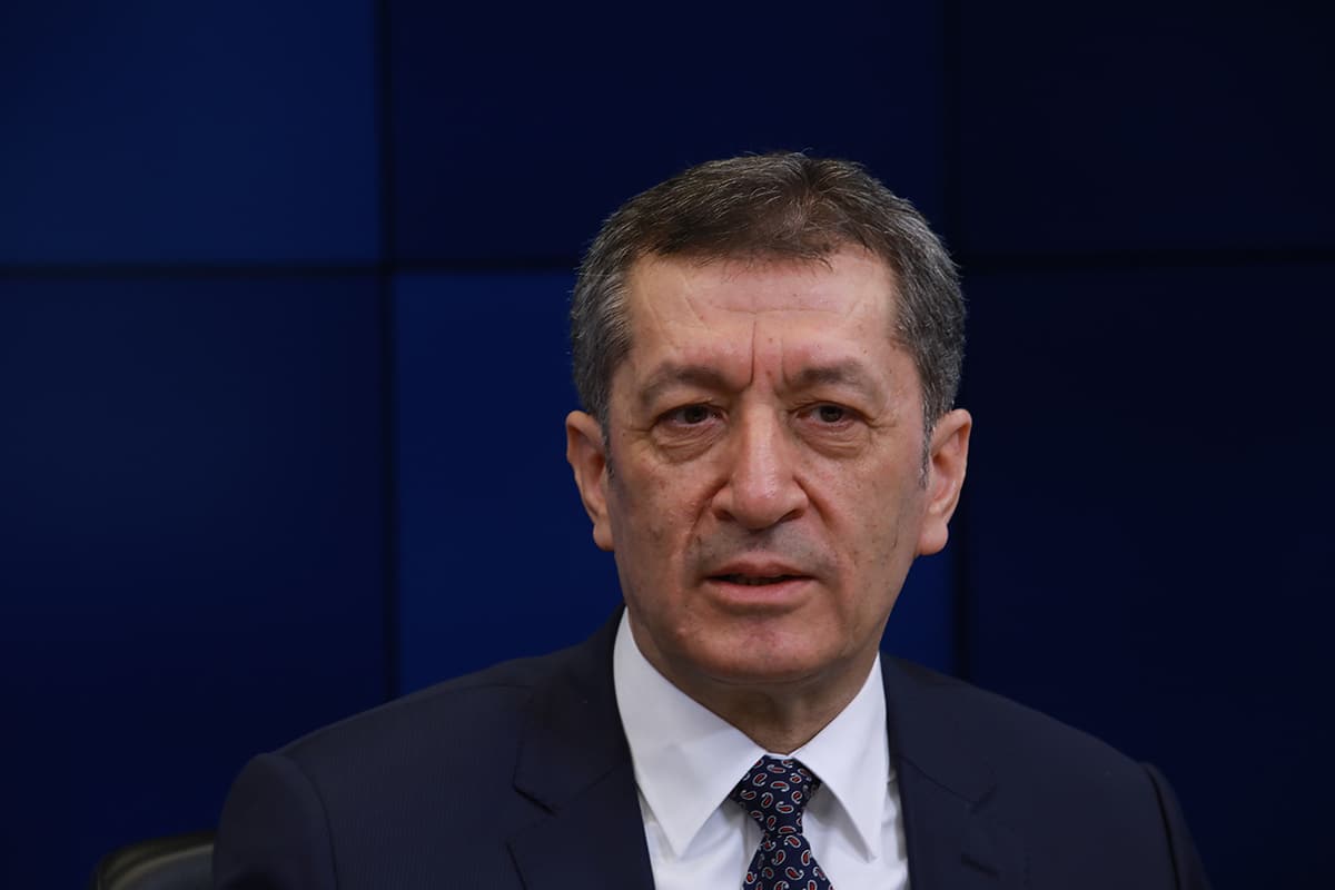 Bakan Sel�uk'tan y�z y�ze e�itim payla��m�