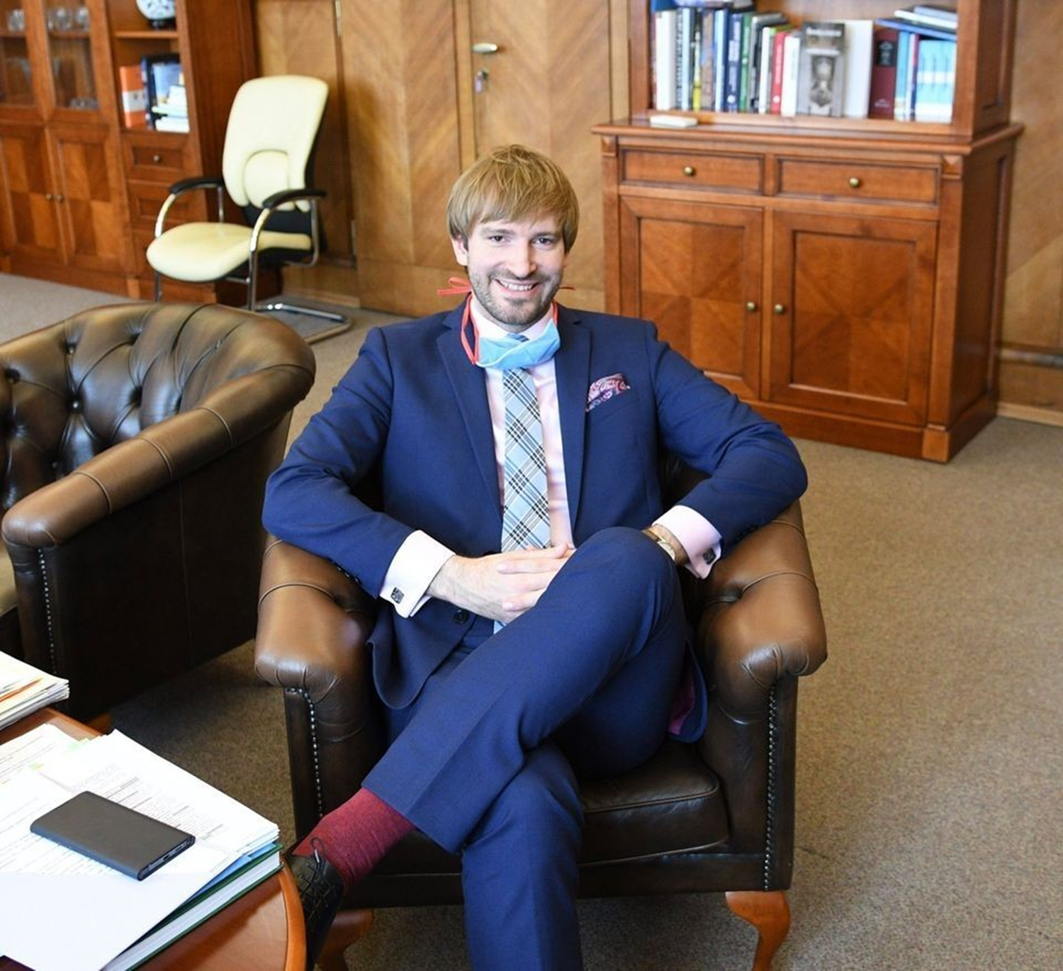 ekya Salk Bakan Kovid-19 nedeniyle istifa etti