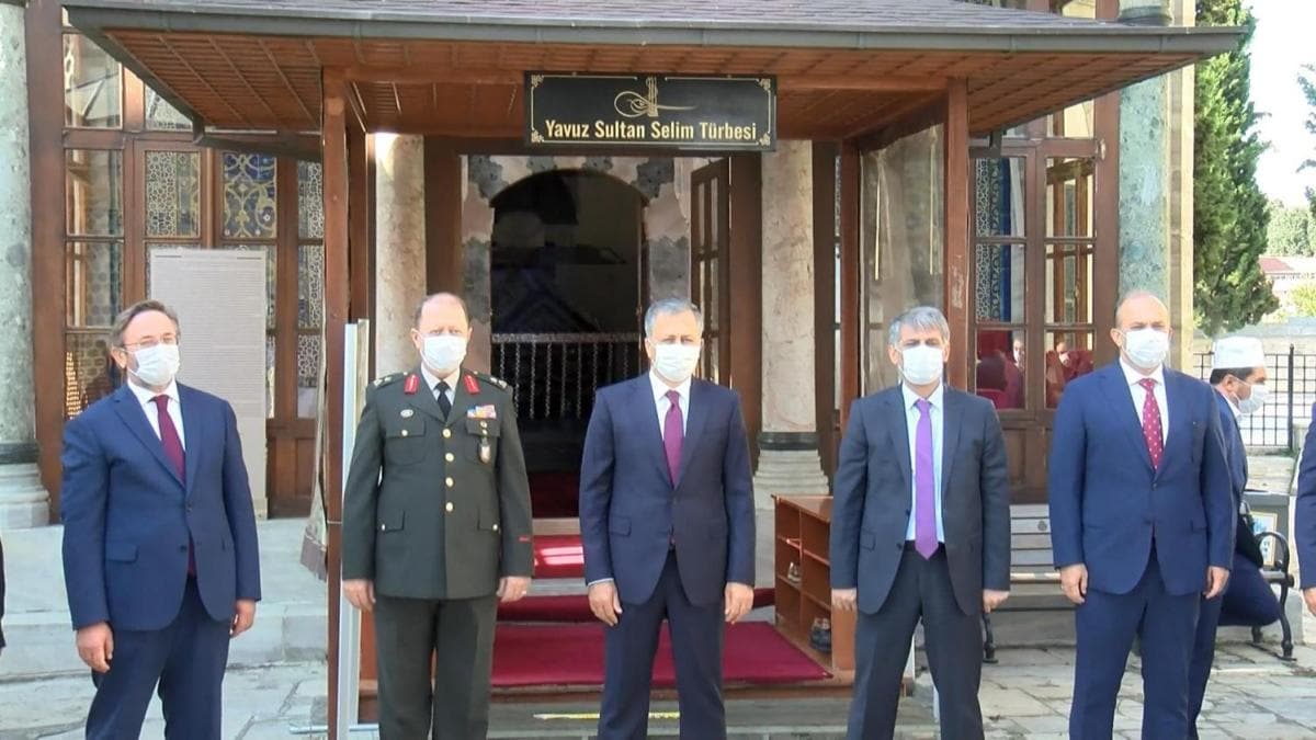 Vali Yerlikaya'dan Yavuz Sultan Selim kabrine ziyaret  