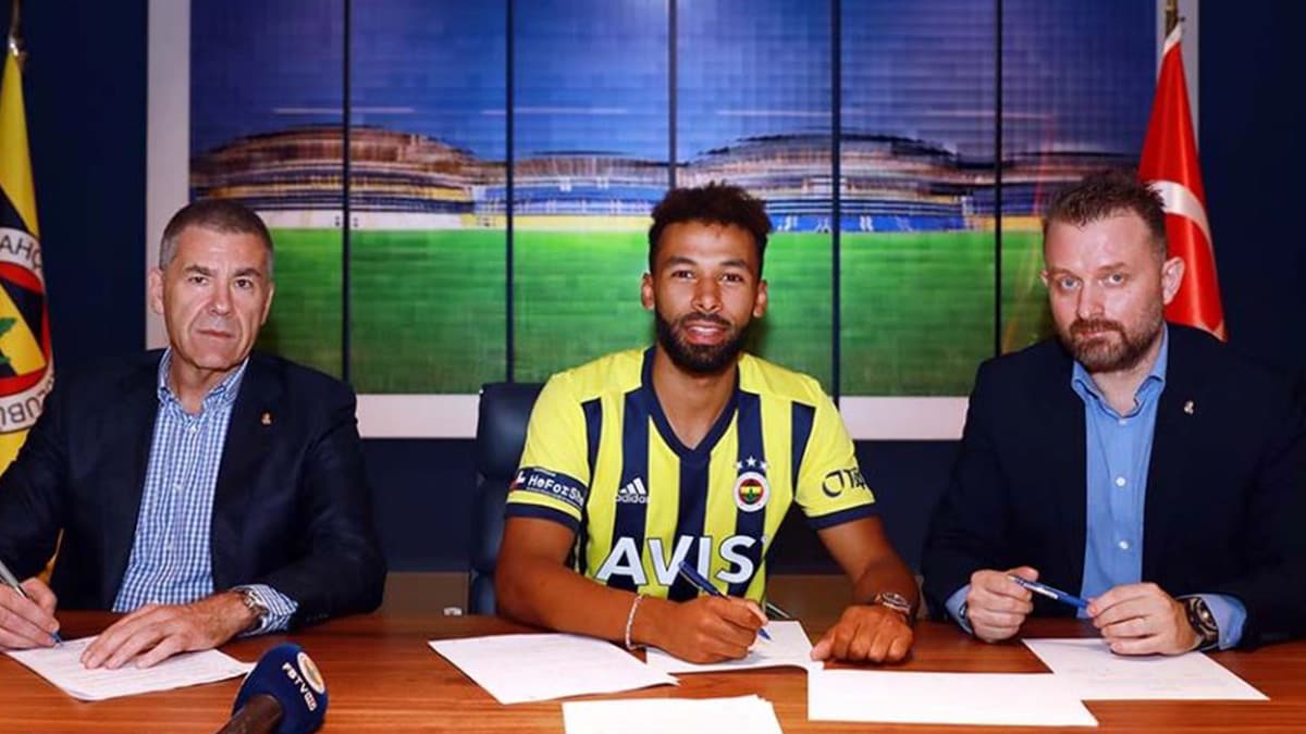 Fenerbah�e Naz�m Sangare'yi resmen a��klad�