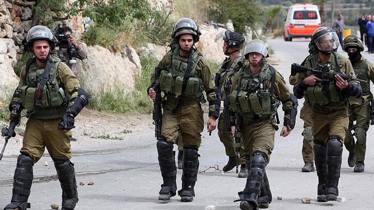 srail askerleri Filistinlilere ait yerleim yerlerini ykmaya devam ediyor