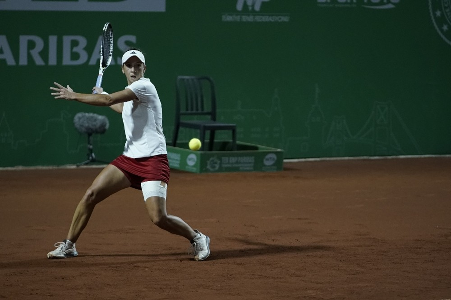 Milli tenis�i Pemra �zgen Roland Garros'a veda etti