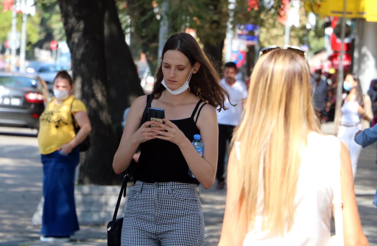 Yanl�� maske kullan�m� vir�s�n bula�mas�n� kolayla�t�r�yor