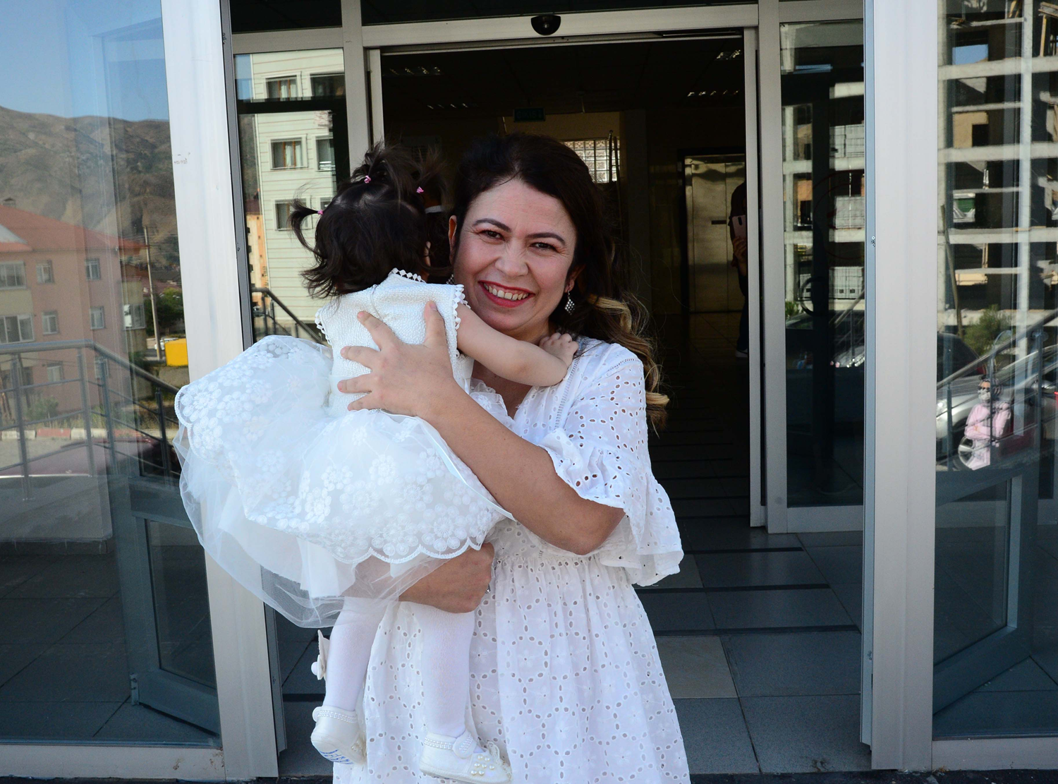 Emine bebek 'Korucuyu Aile' projesi ile yeni yuvas�na kavu�tu
