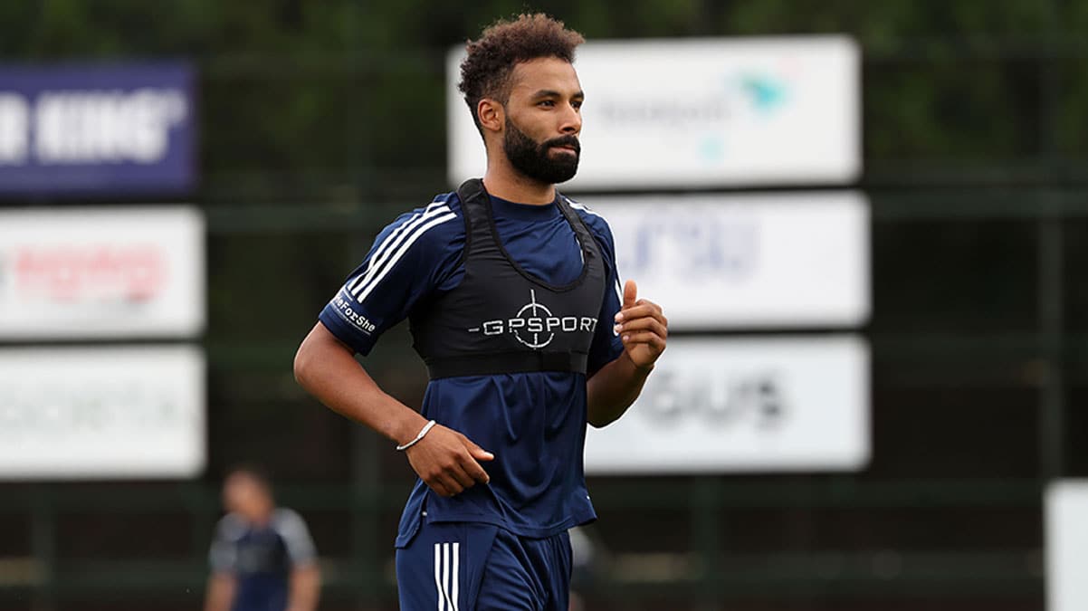 Naz�m Sangare, Fenerbah�e'de ilk antrenman�na ��kt�