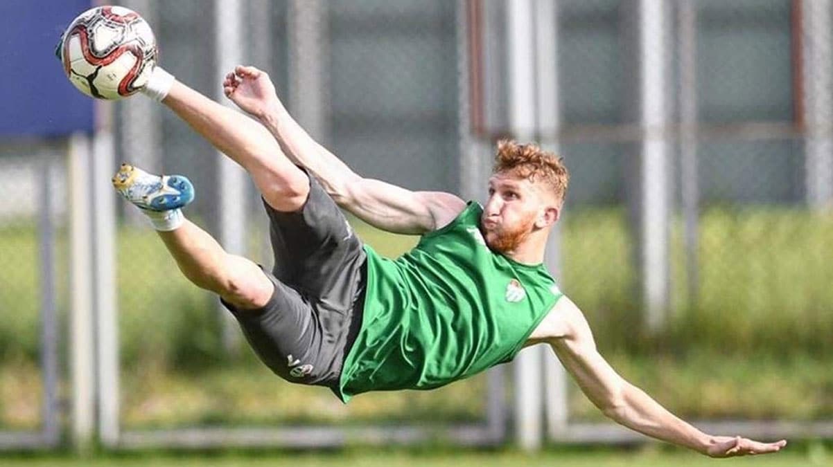 Transferin g�zdesi Burak Kapacak i�in resmi teklif yok