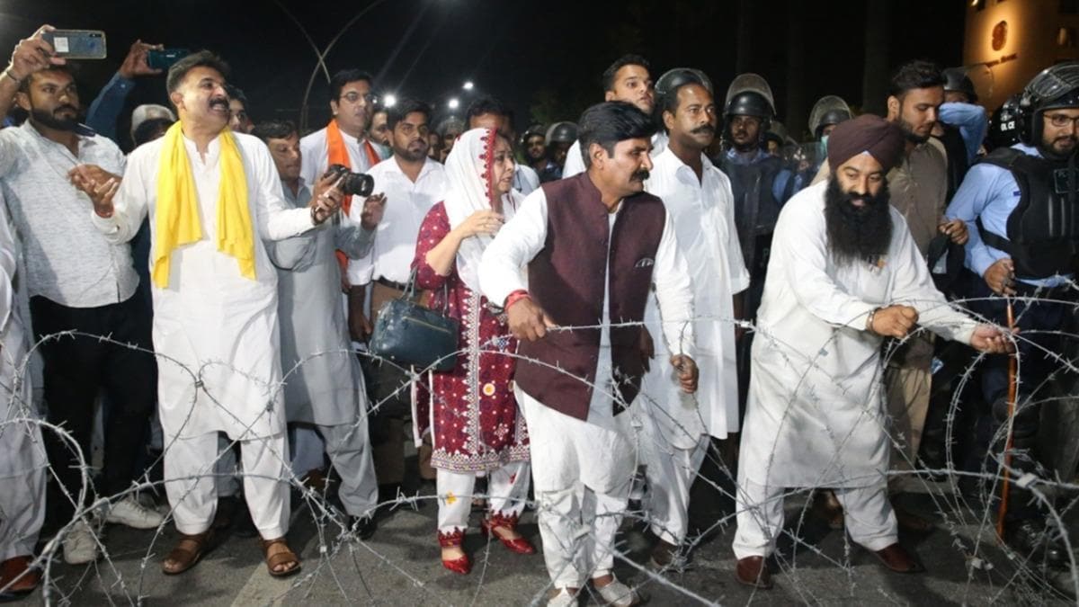 Pakistan'da binlerce Hindu Hindistan' protesto etti