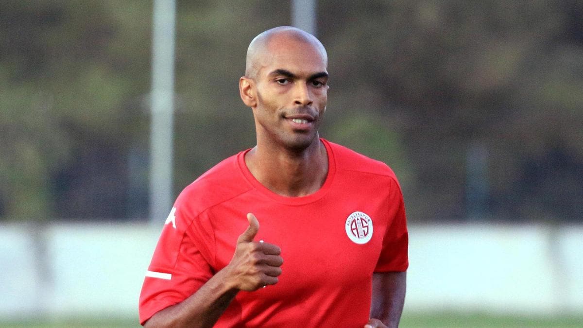 Antalyaspor'un yeni transferi Naldo ilk antrenmanna kt