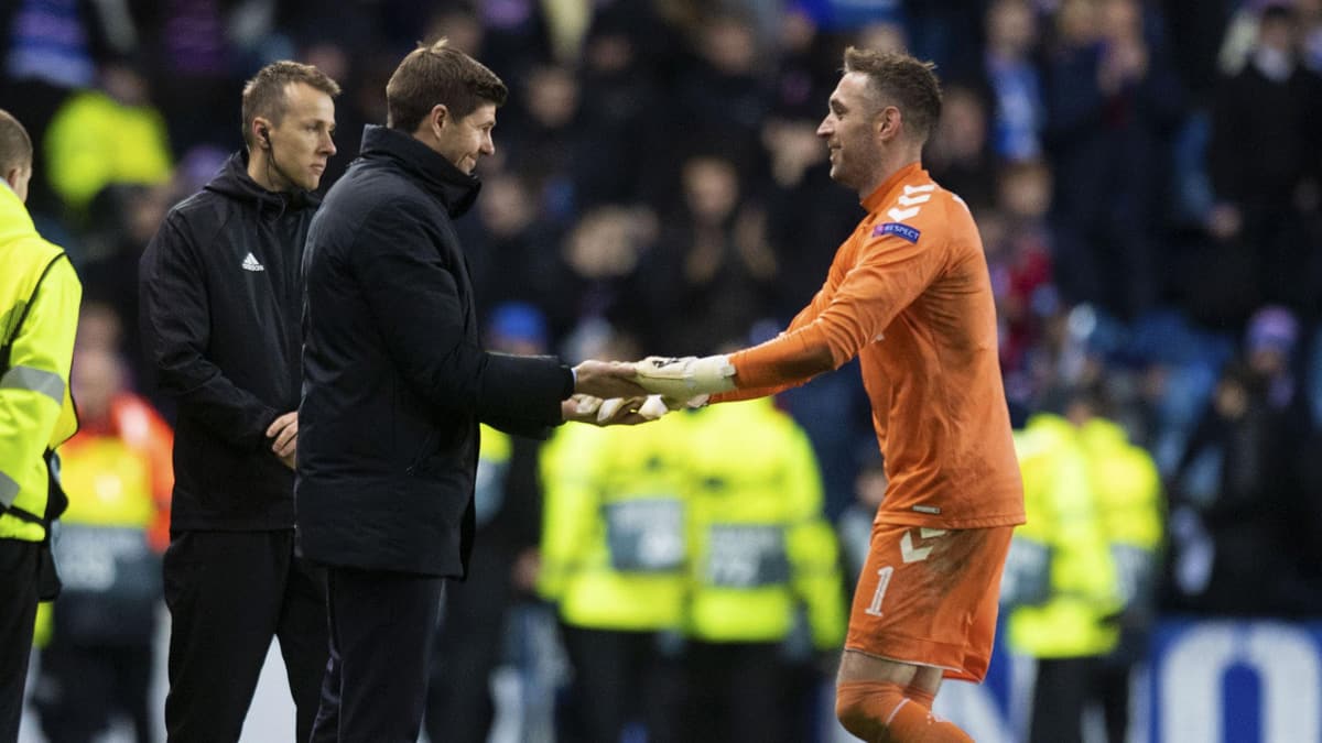 Steven Gerrard'dan Allan McGregor'a �vg�ler