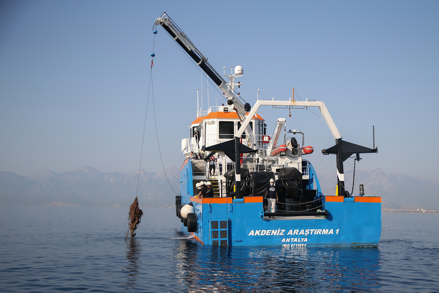 Akdeniz 'hayalet a�lardan' temizleniyor