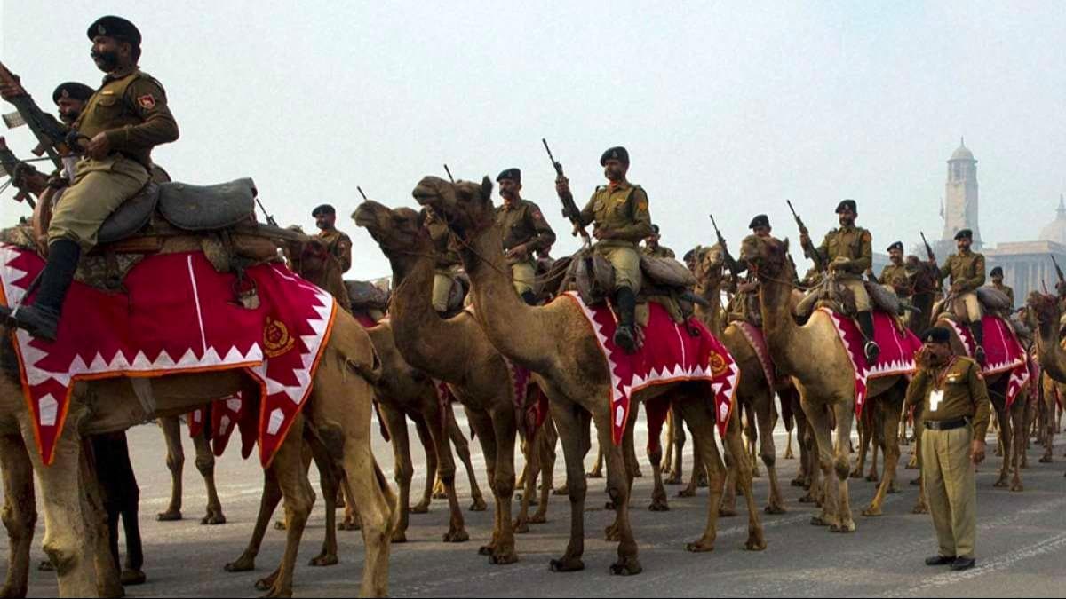 in snrnda devriye gezecekler: Hindistan ordusundan deve hamlesi