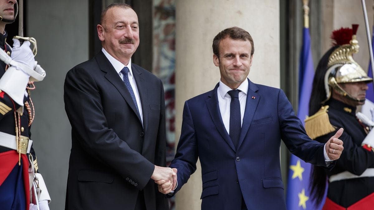 Aliyev ve Macron, Ermenistan-Azerbaycan cephe hattndaki atmalar grt