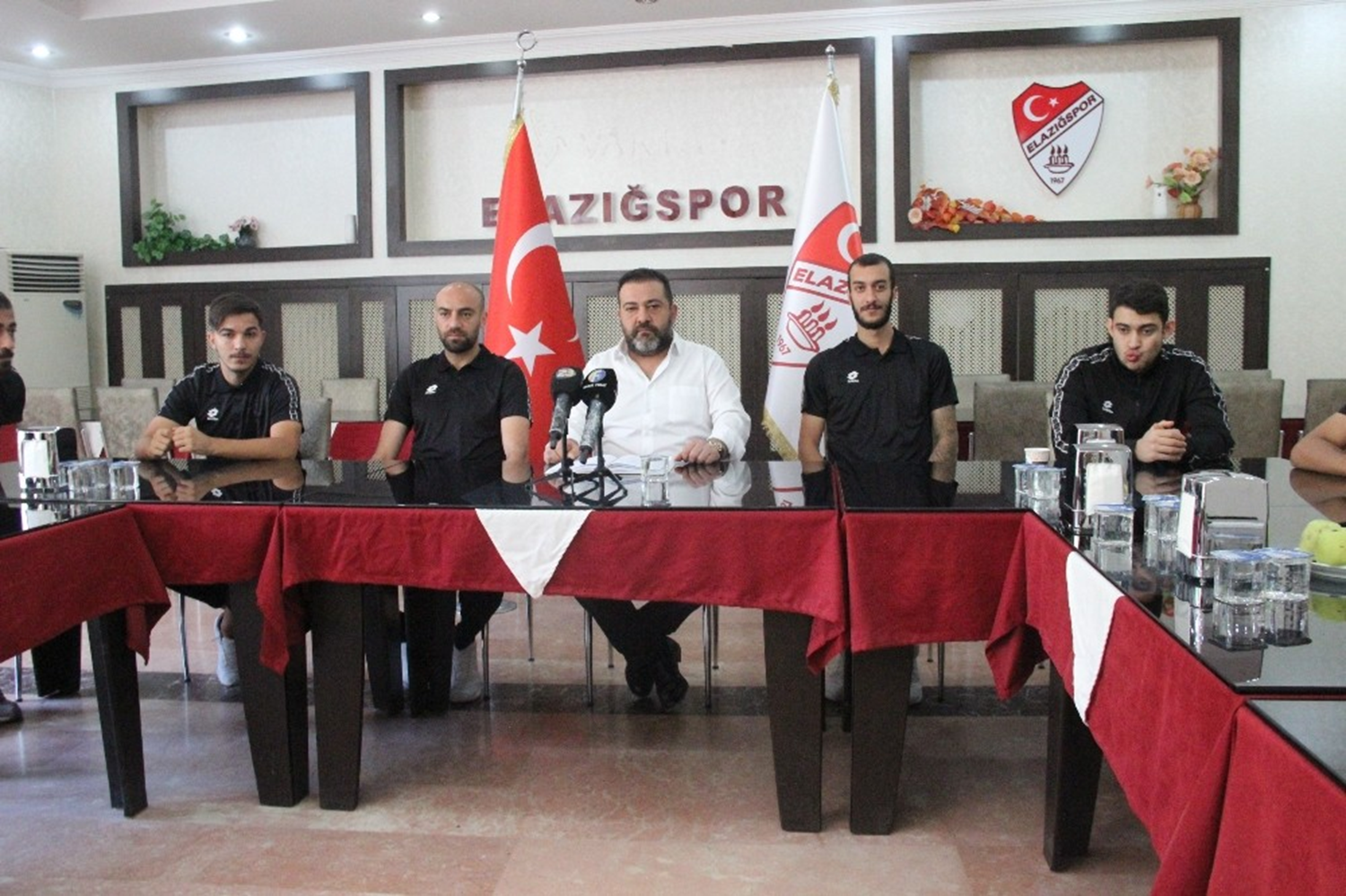 Elaz��spor'da, Levent Eri�'in istifas� kabul edilmedi