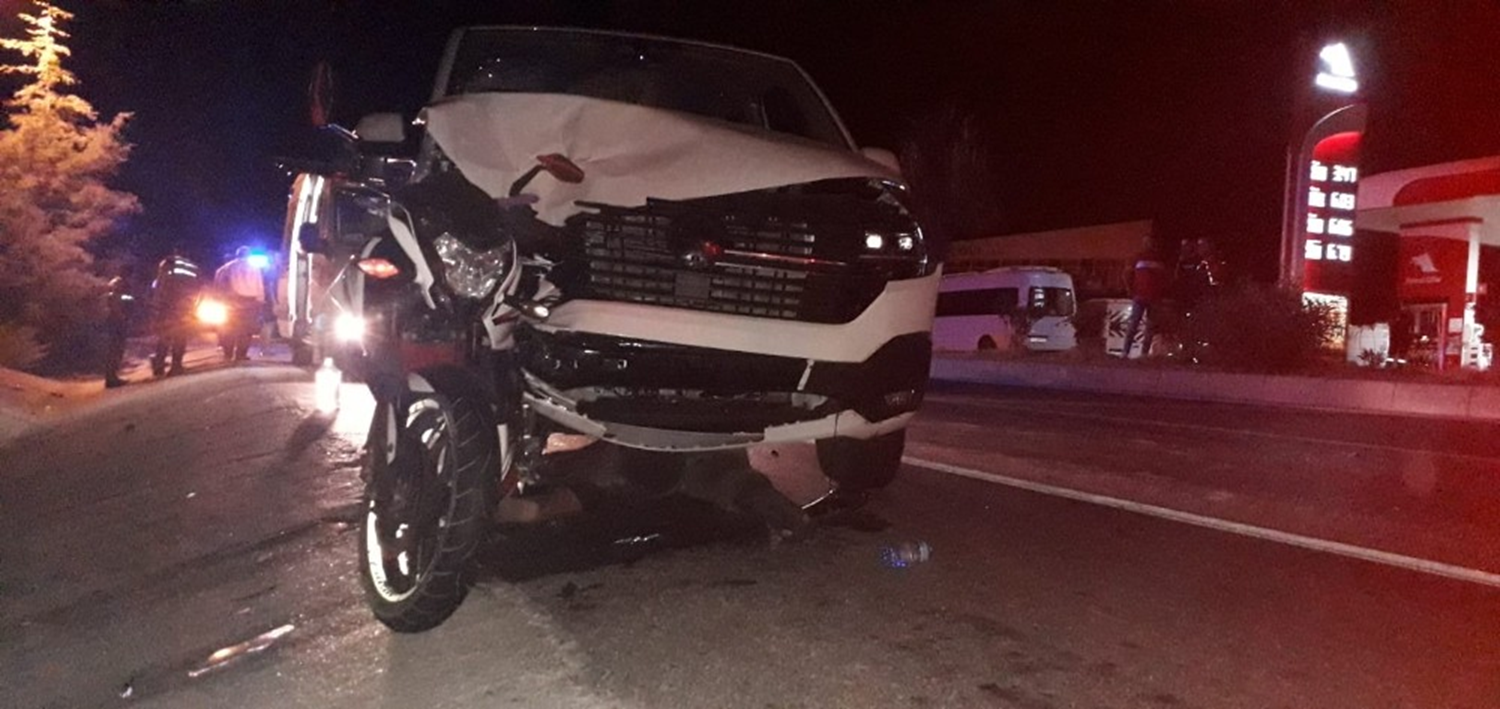 Mu�la'da minib�s ile motosiklet �arp��t�! 1 �l�