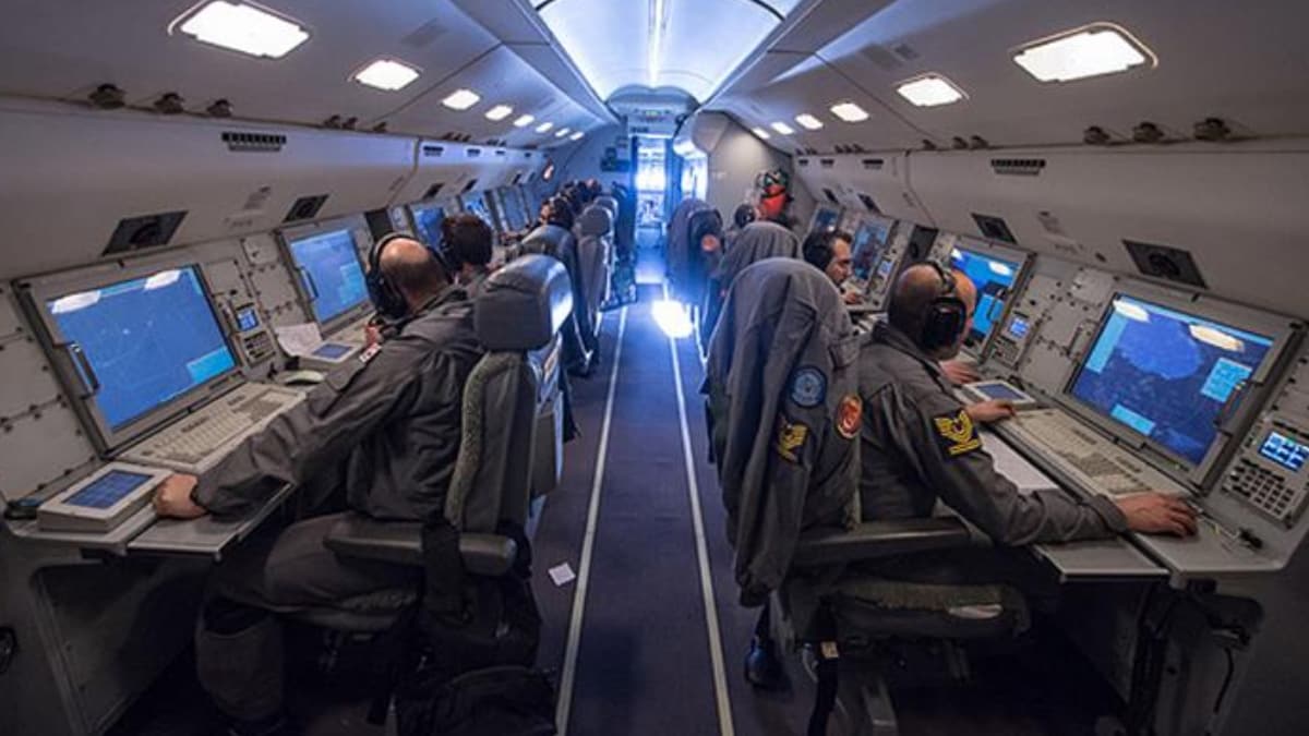 T�rkiye'nin g�ky�z�ndeki g�z� takipte! Cephedeki t�m geli�meler ayn� anda Ankara'da