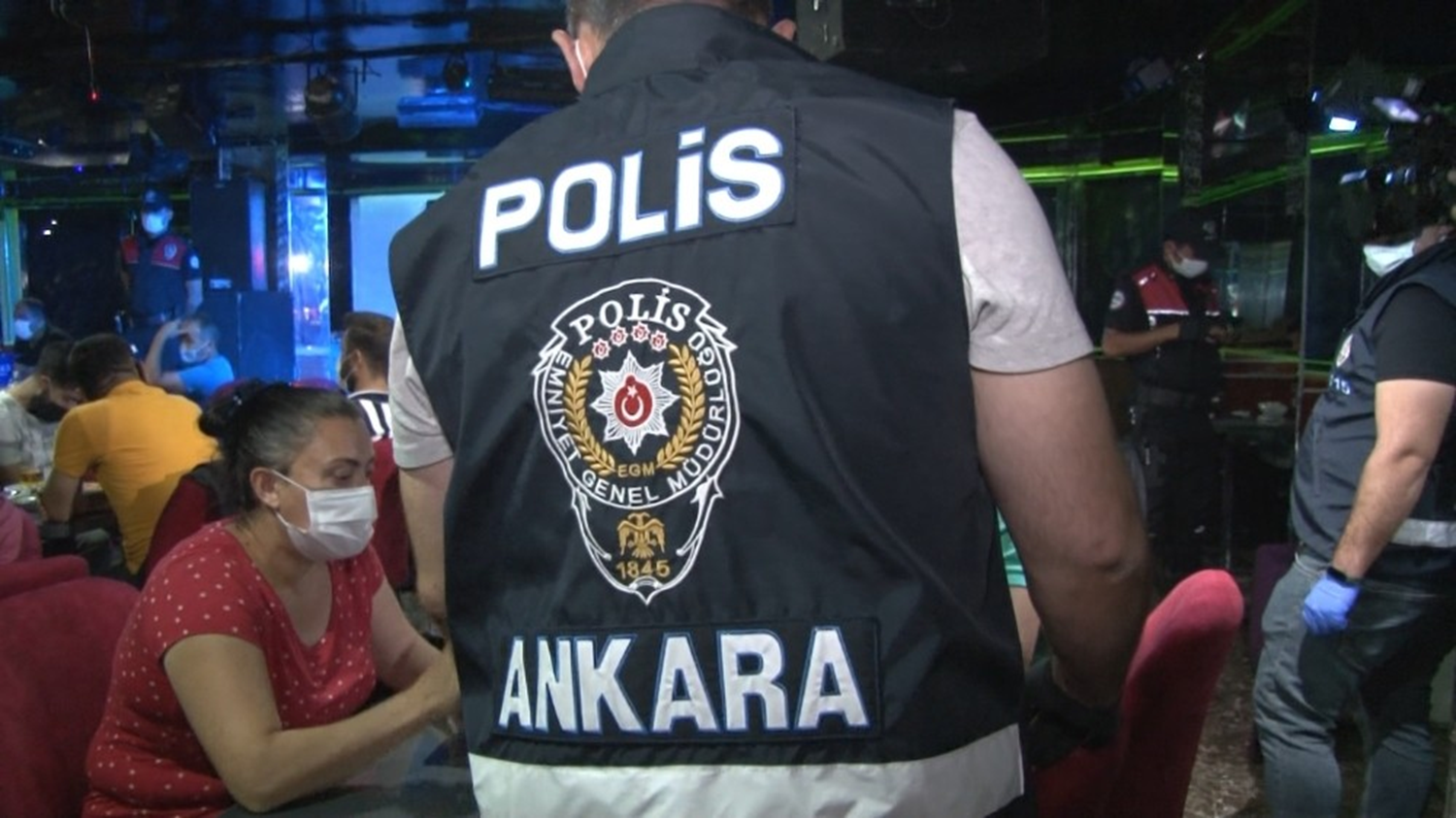 Ankara'daki 750 polisin katlmyla elence mekanlarnda koronavirs denetimi