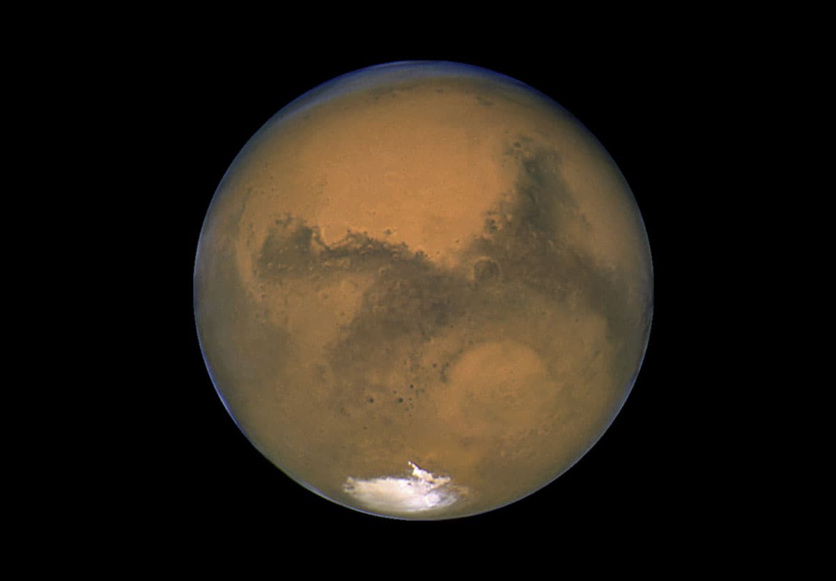 Mars'�n g�ney kutbunda yer alt�nda tuzlu su g�l�n�n yan� s�ra g�letler bulunuyor olabilir