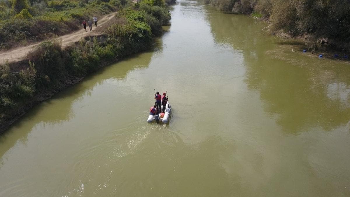 Sakarya Nehri'nde kaybolan 12 yandaki ocuk iin ekipler seferber oldu, annenin feryatlar yrek dalad