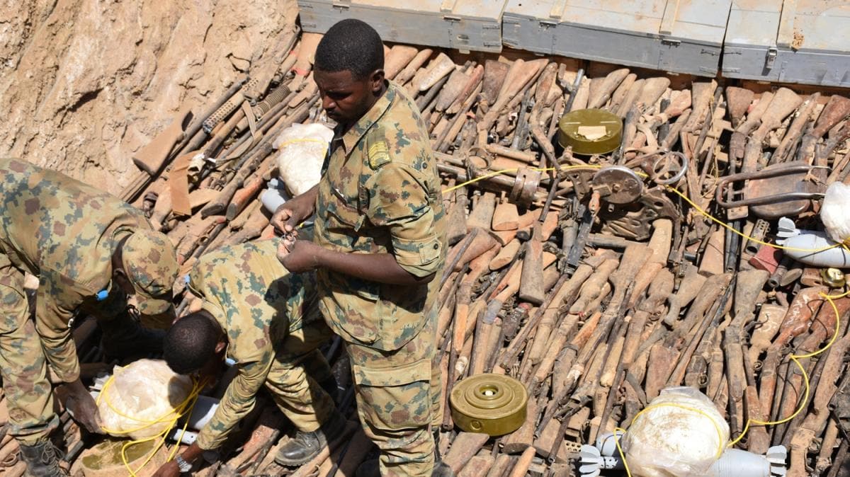 Sudan'da yz binlerce silah imha edildi 