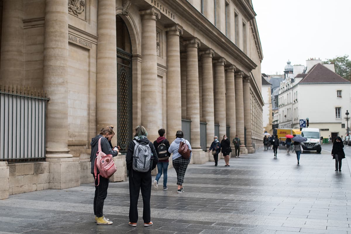 Reuters: Paris'te b�y�k bir patlama sesi duyuldu