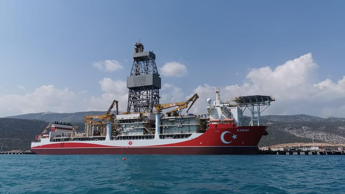 Kanuni sondaj gemisi bo�az ge�i�i haz�rl�klar� i�in Haydarpa�a'ya geliyor