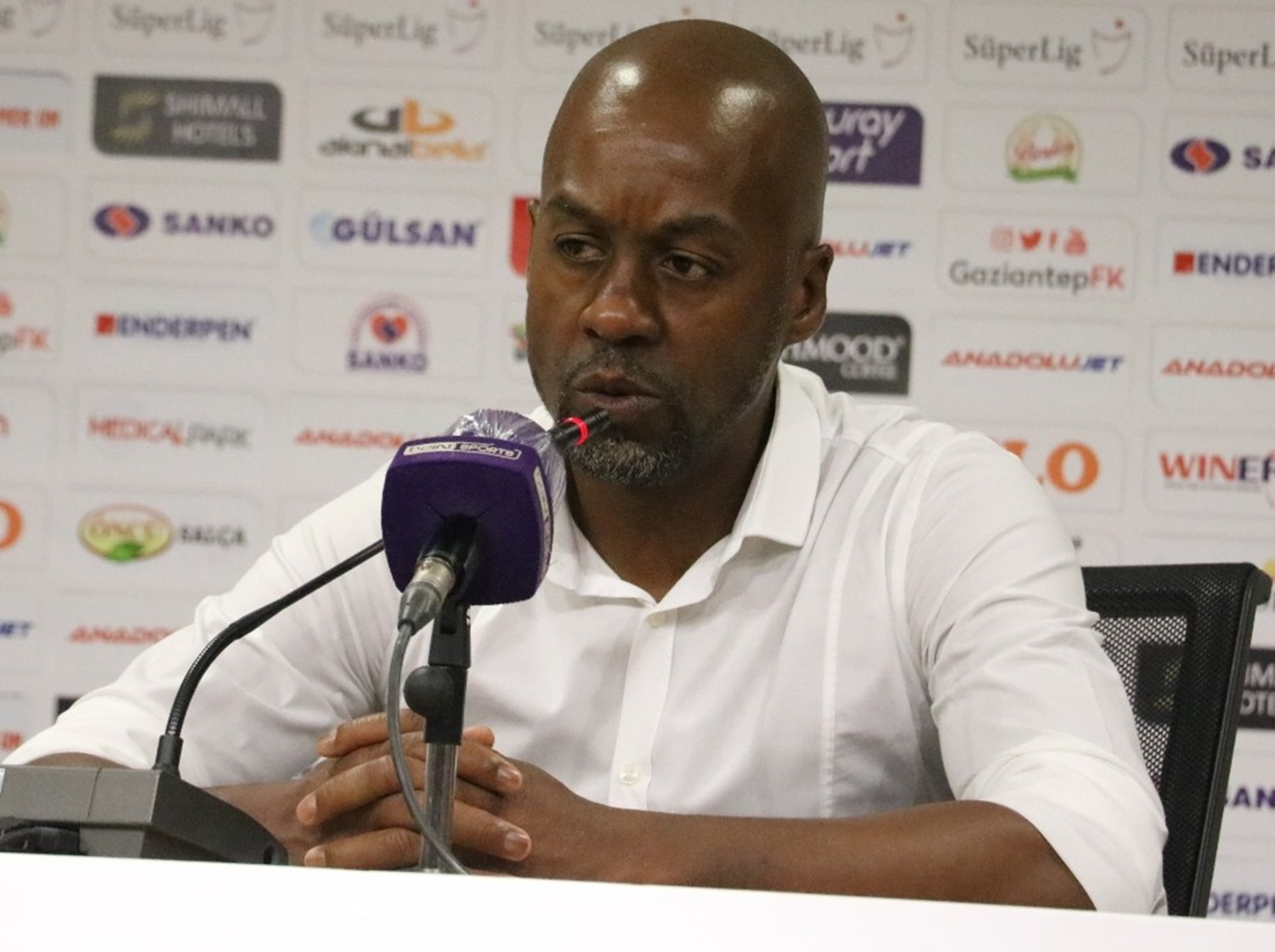 Eddie Newton hakeme y�klendi: Ak�l d��� bir penalt� karar�