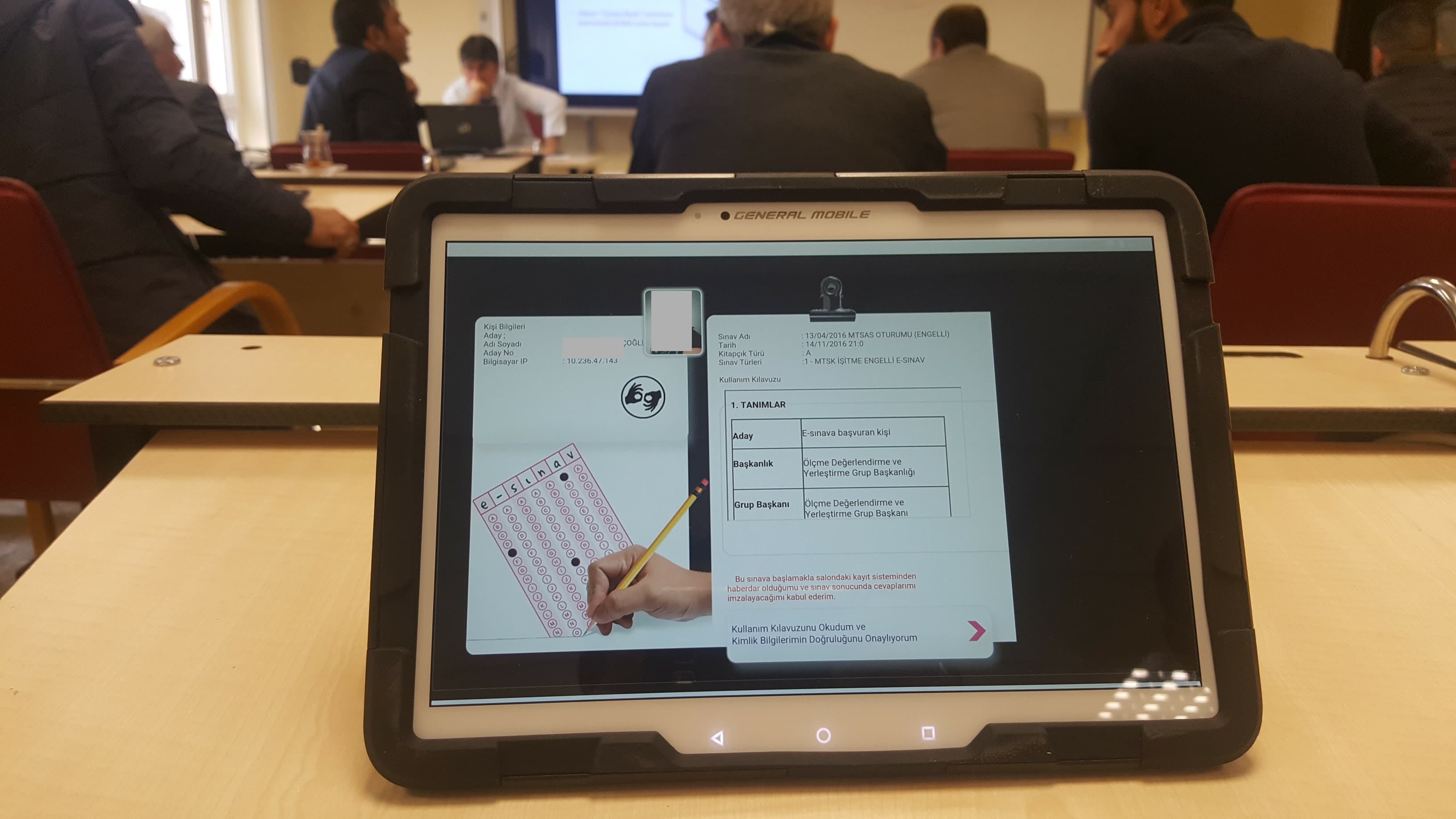 Motorlu ta��tlar s�nav�nda kopya �ekmeye �al��an 3 ki�i g�zalt�na al�nd�