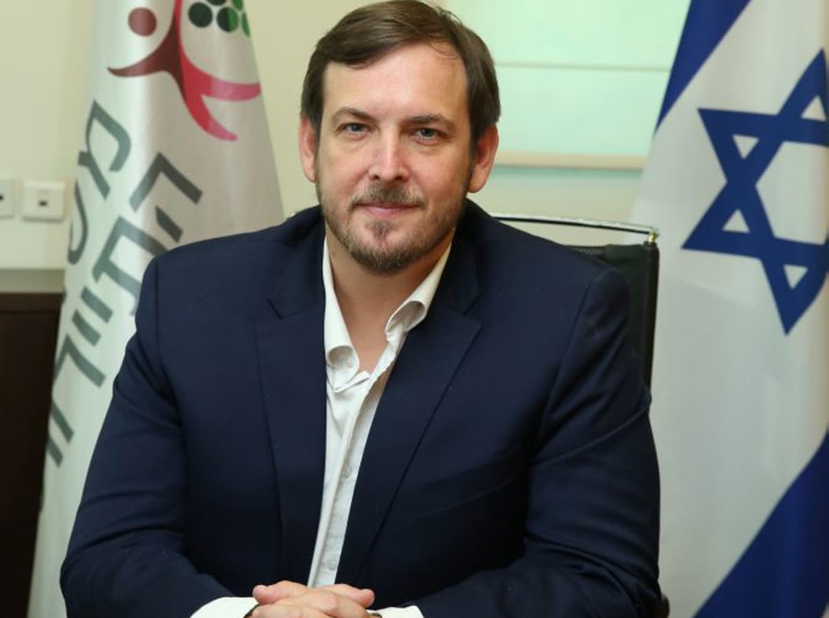 'Netanyahu'ya g�venmiyorum' diyerek istifa etti
