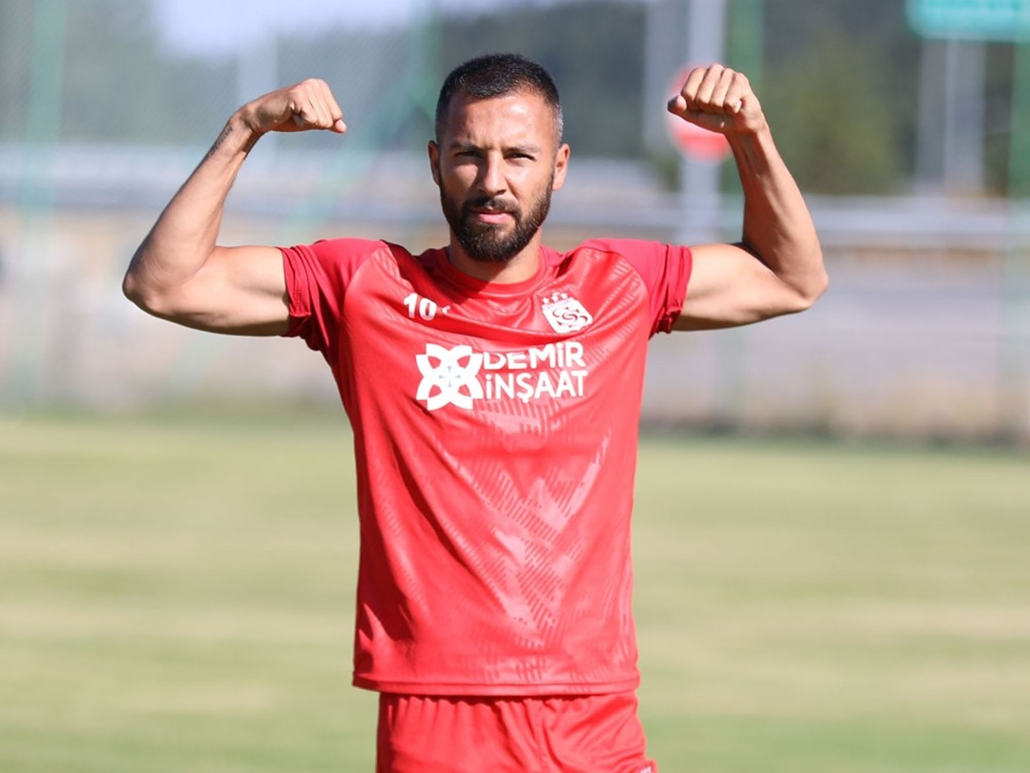 Yasin �ztekin'den UEFA Avrupa Ligi payla��m�
