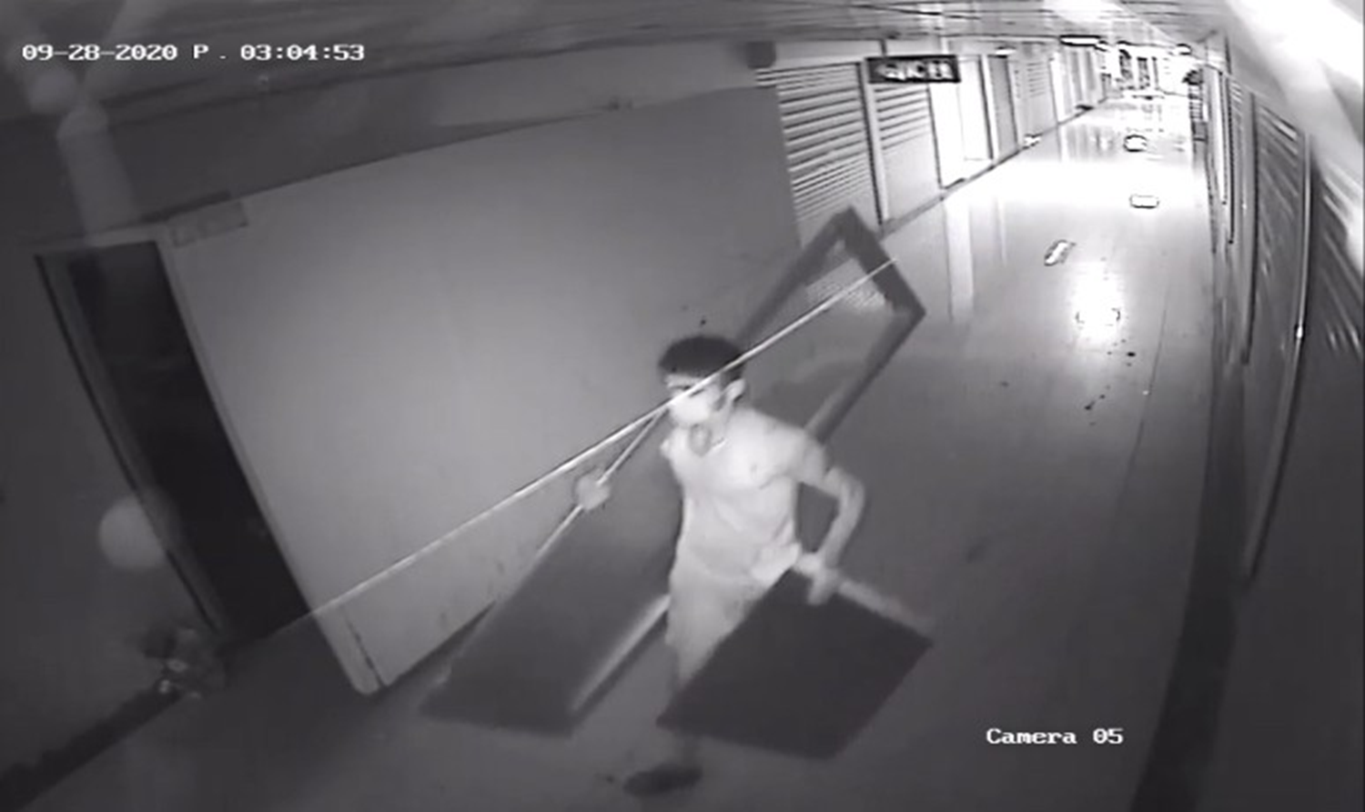 �lgin� olay... �ar�� tuvaletinin kap�lar�n� �ald�lar