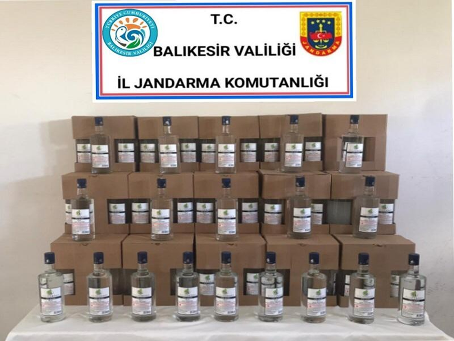 Bal�kesir'de ka�ak��lara operasyon: 310 litre alkol ele ge�irildi
