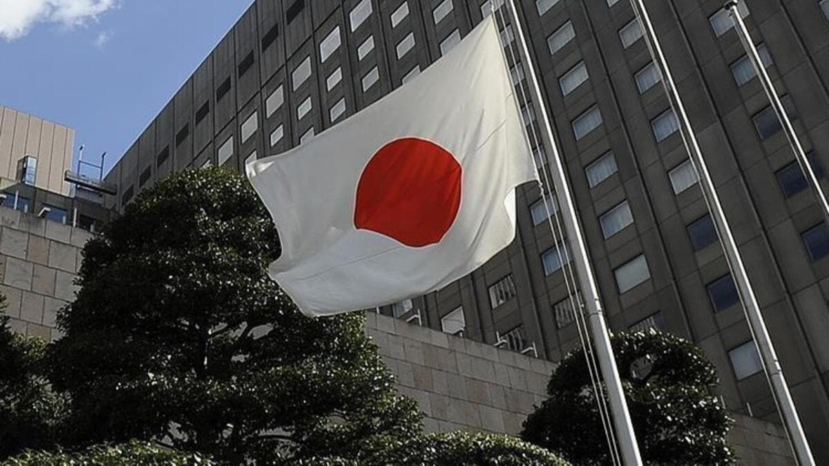 Japonya'da kabine yesi Yasutoi'ye ''l'' yazl kat ile ustural tehdit