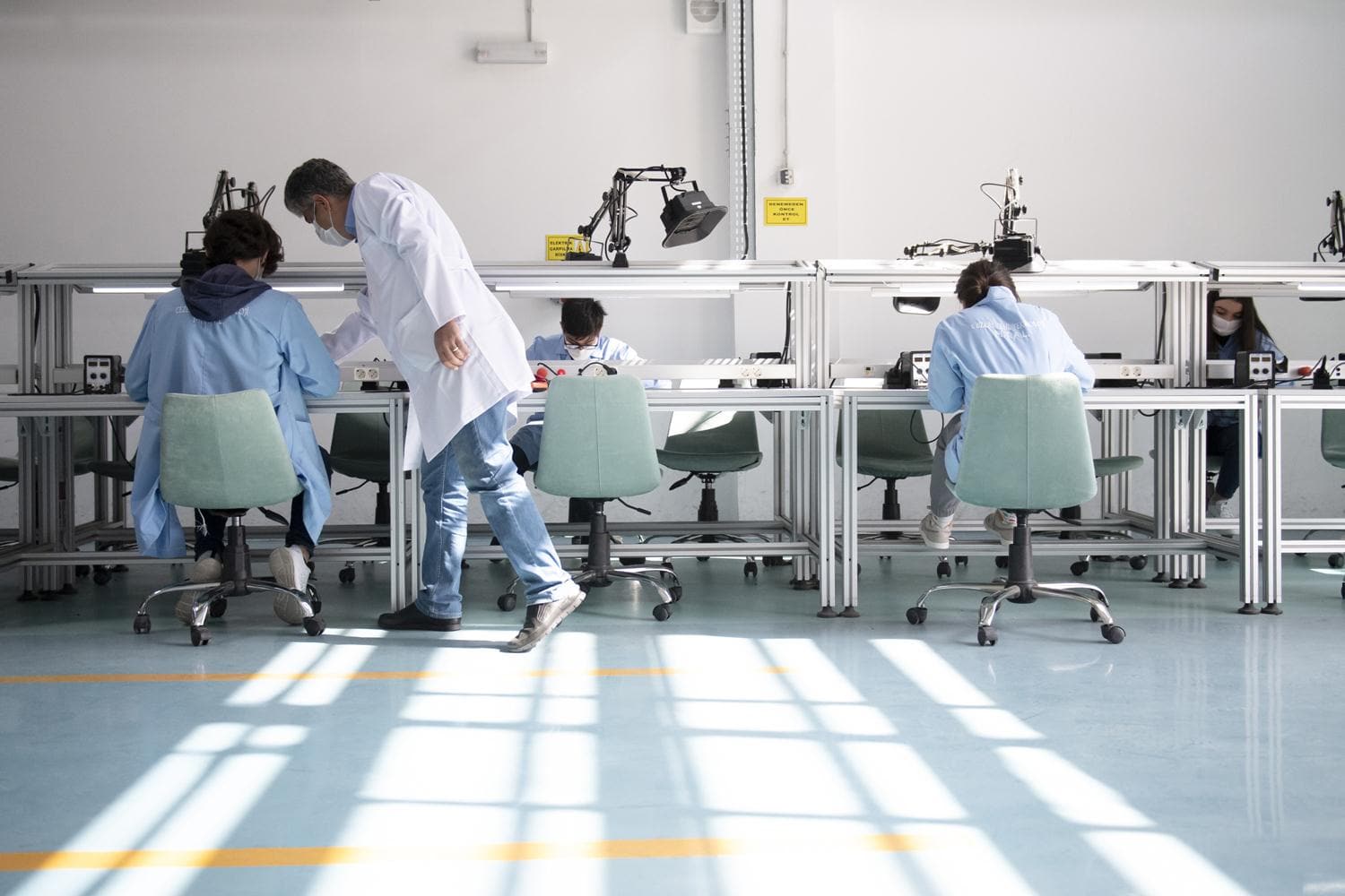 Meslek lisesi ��rencileri, y�z y�ze uygulama e�itimine ba�lad�