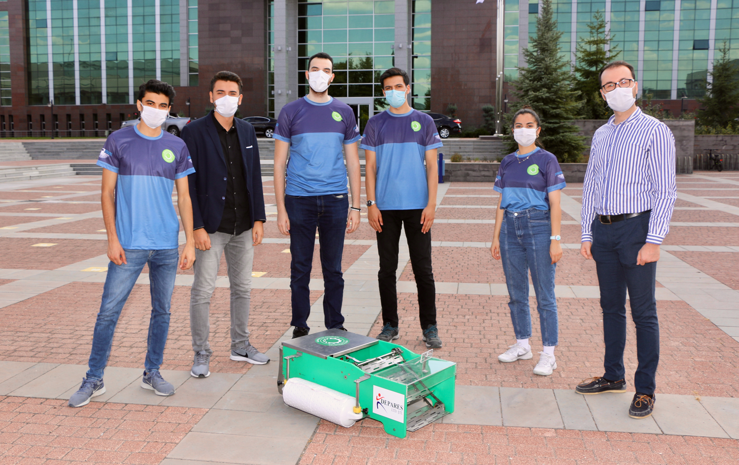 �niversitelilerden yerli 'su y�zeyi temizleme robotu'