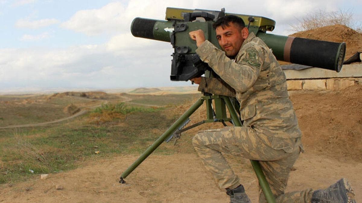 Ermenistan'a ait 11 askeri arac imha eden asker Azerbaycan halknn takdirini toplad