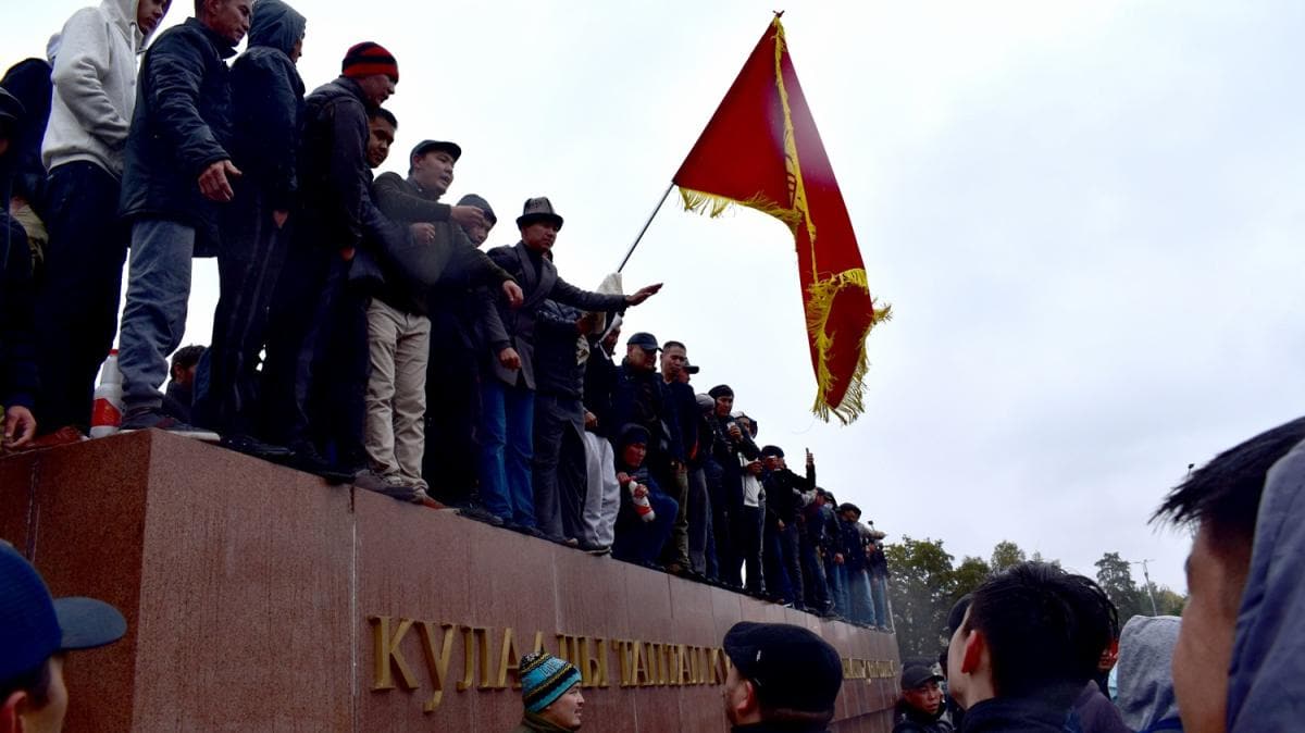 Eski Krgzistan Cumhurbakan Atambayev'in taraftarlar da cezaevinden karld