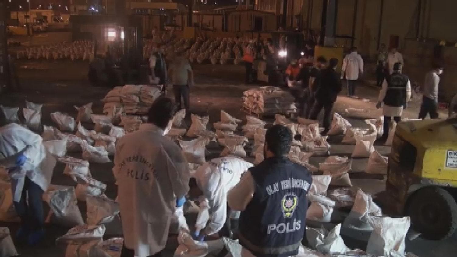 �stanbul'da dev uyu�turucu operasyonu: 'Doktor' lakapl� �ngiltere uyruklu ki�i dahil 15 g�zalt�