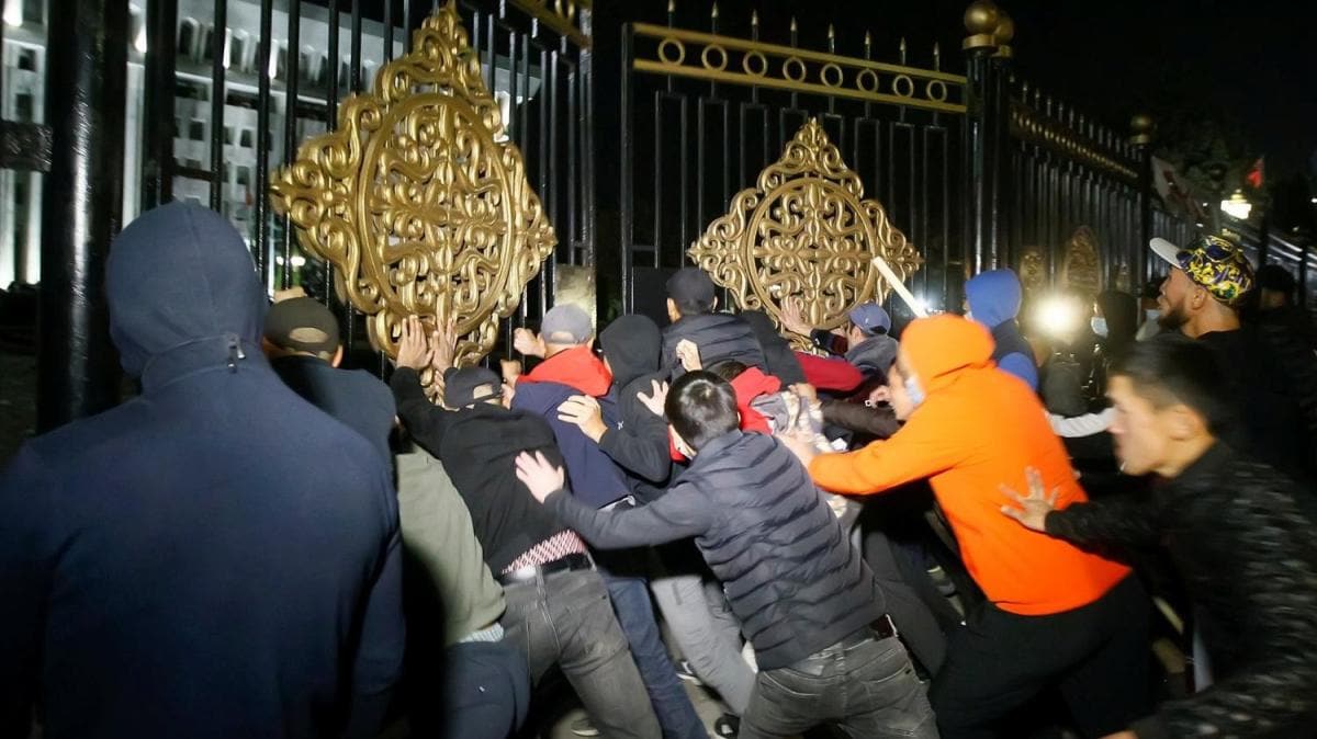 Krgzistan'da parlamento seimi sonular iptal edildi