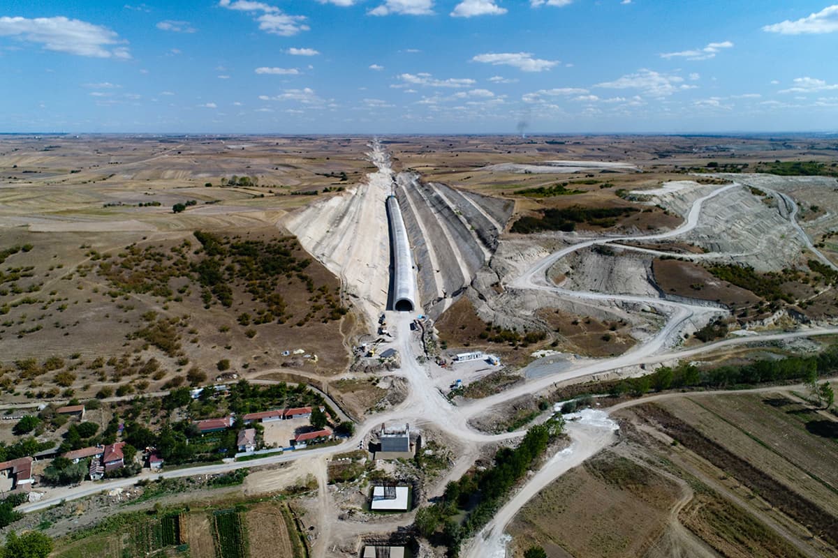 Y�zde 20'si tamamland�: �stanbul-Edirne aras� 4 saatten 1 saat 20 dakikaya d��ecek