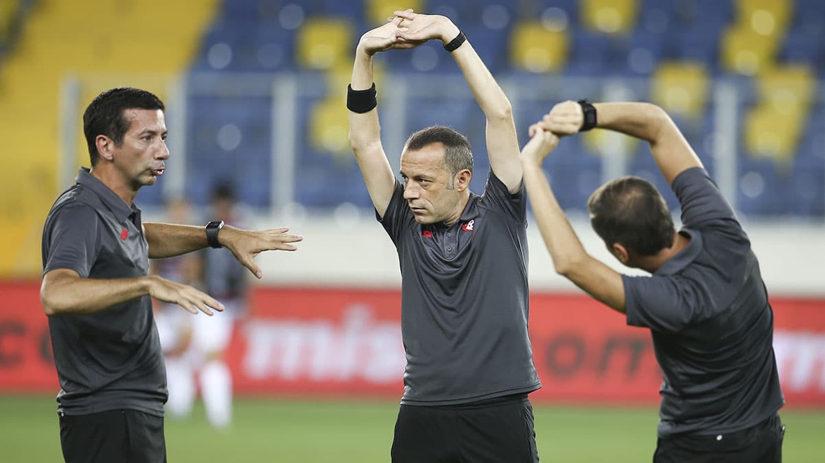 UEFA'dan C�neyt �ak�r'a g�rev