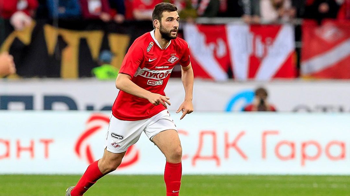 Millilerin rakibinde koronavir�s ��phesi!