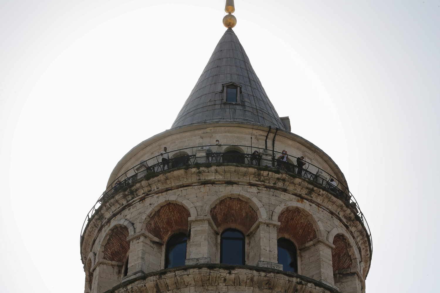 Restorasyonu tamamlanan Galata Kulesi kap�lar�n� yeniden a�t�