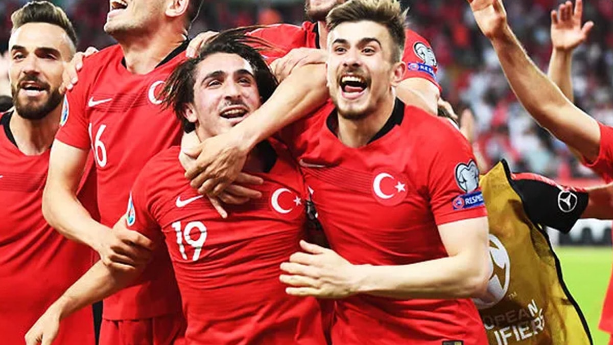 Scoutlar K�ln'de milli y�ld�z� izledi