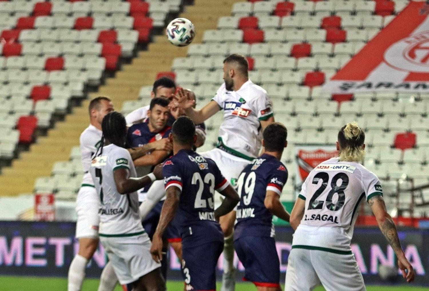 Serdar G�rler ve Drole ilk yar�da yok