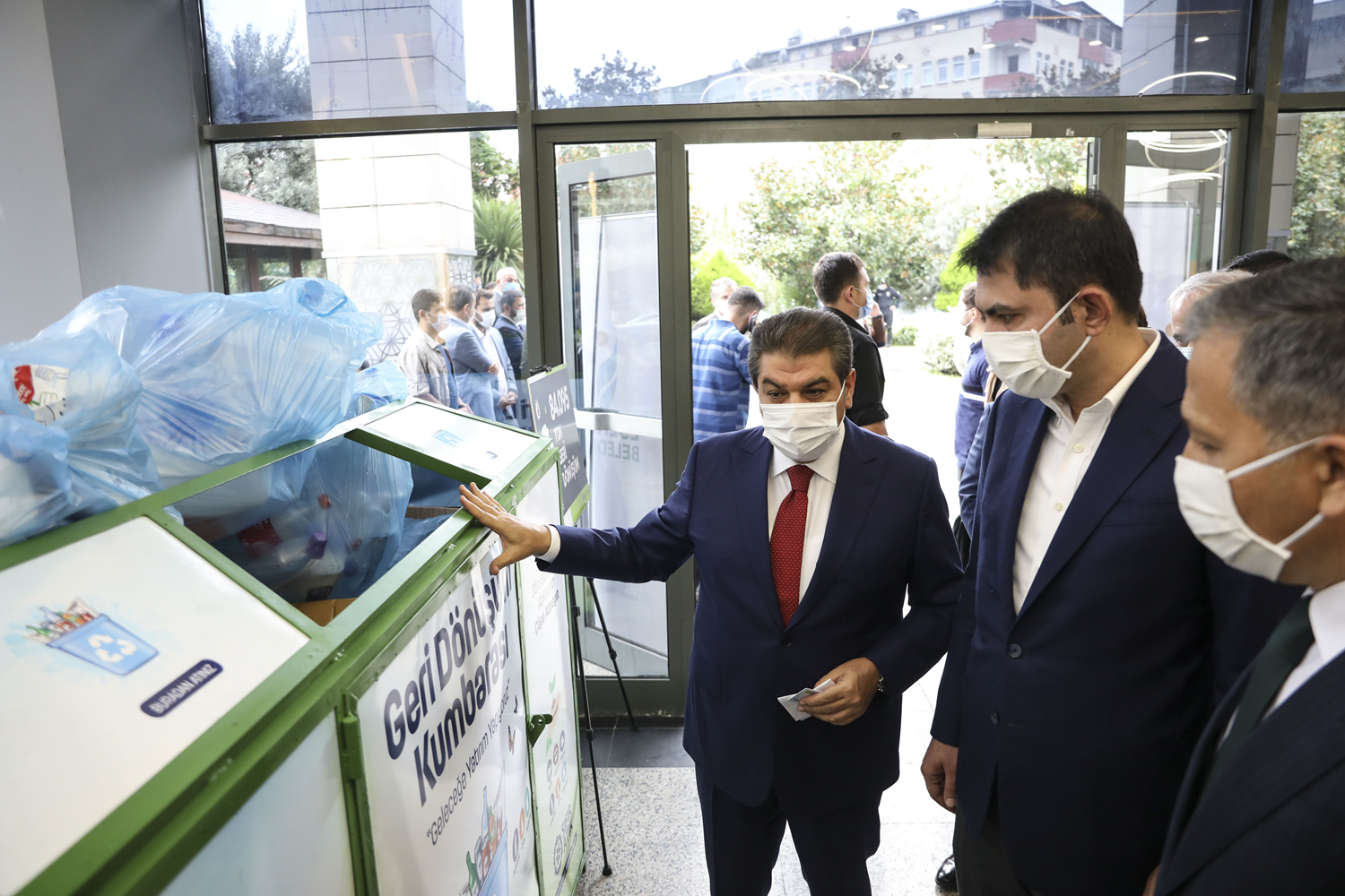 'S�f�r At�k' projesi ile geri d�n���mden elde edilen 500 bin defter ��rencilere da��t�ld�