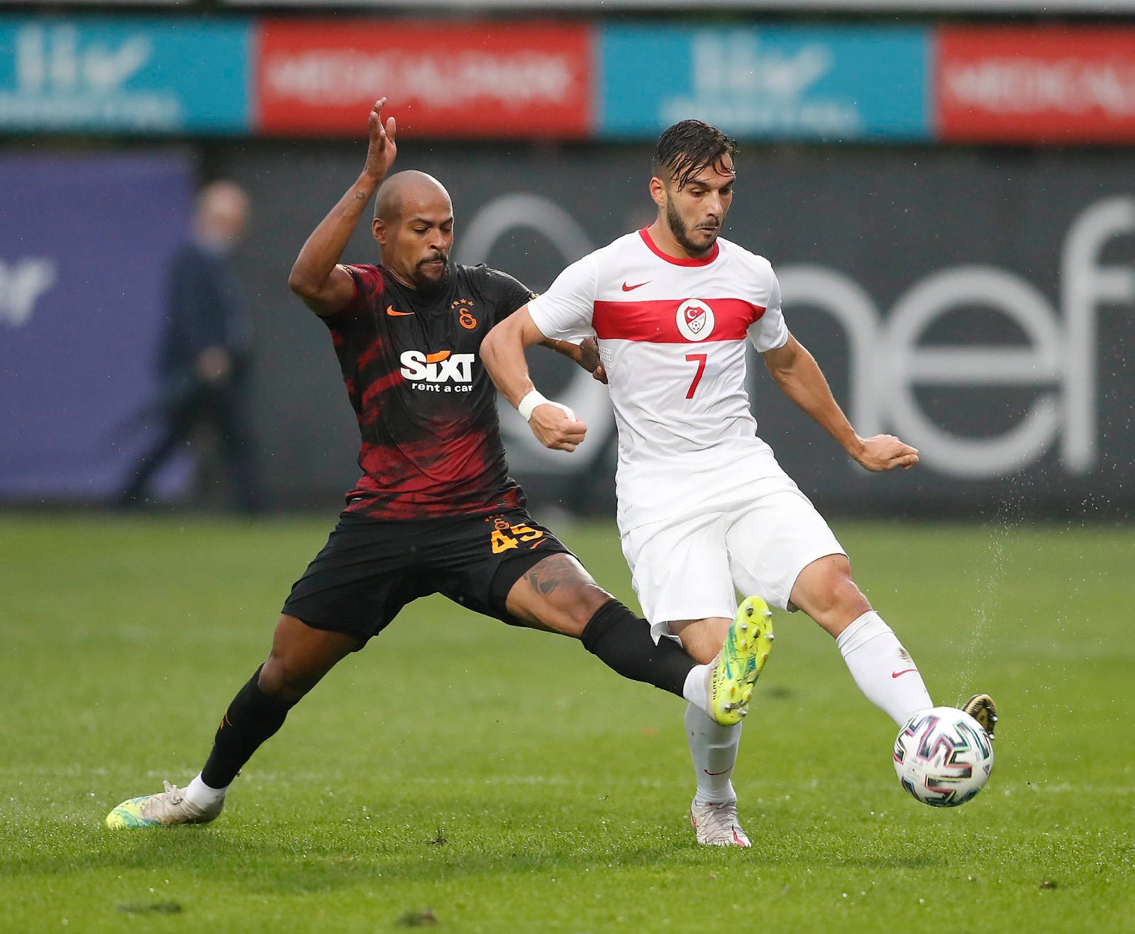 Marcao, Halil Dervi�o�lu'na tokat att� m�? Galatasaray'dan a��klama geldi